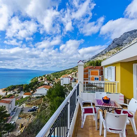 Apartments Pitesa Omis