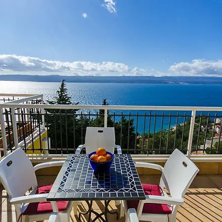 Apartments Pitesa * Omis