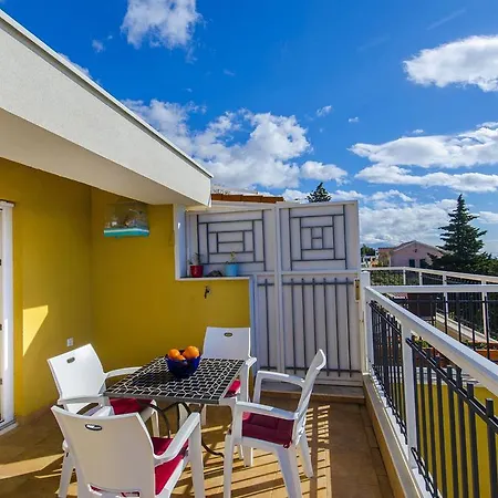 Apartments Pitesa Omis