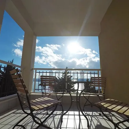 Apartments Pitesa * Omis