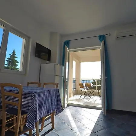 Apartment Apartments Pitesa Omis