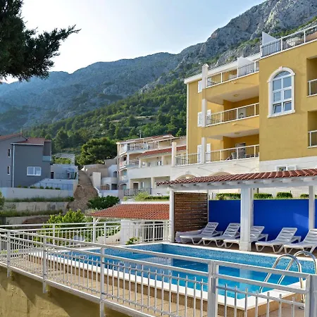 Apartments Pitesa * Omis